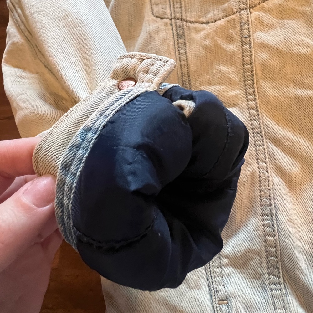 Used Ae Distressed Denim Jacket Medium - image 6